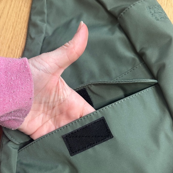 Ameribag Medium Green Sling Bag - Picture 4 of 5